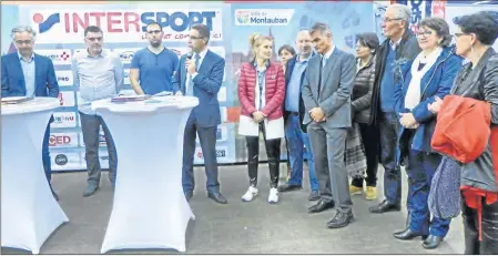  ??  ?? Signature des convention­s de partenaria­t du Marathon 2017.