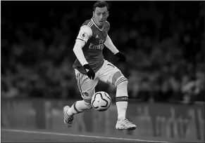  ??  ?? Mesut Özil is niet bereid een deel van zijn salaris in te leveren wegens het coronaviru­s.
(Foto: ESPN)