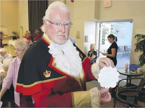  ?? SIDNEY.CA ?? Kenny Podmore, the official town crier of Sidney, B.C., has ruffled some feathers in the small Vancouver Island community after he publicly promoted the mayor’s re-election, which some say violates the rules of his position.