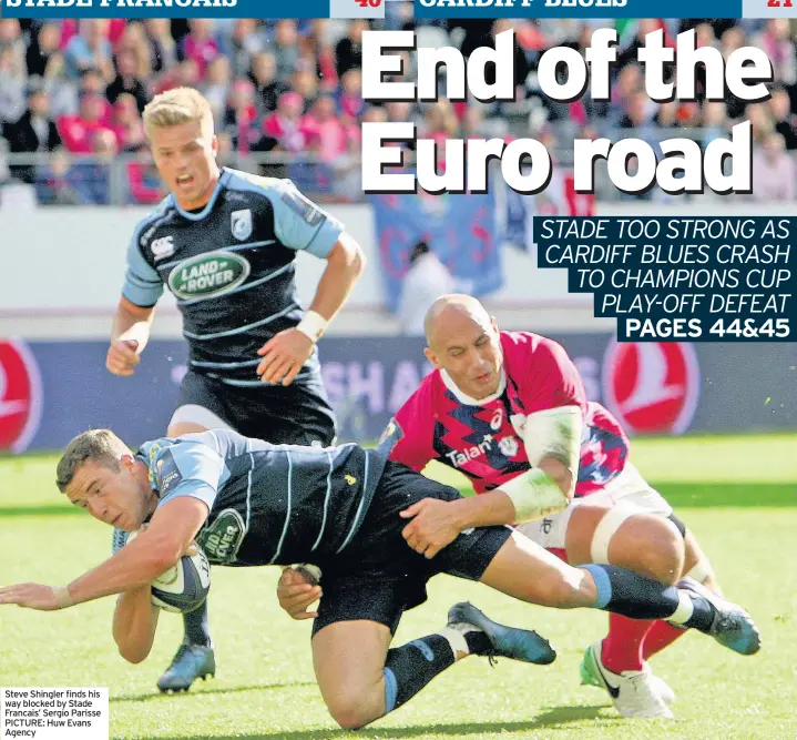  ?? PICTURE: Huw Evans Agency ?? Steve Shingler finds his way blocked by Stade Francais’ Sergio Parisse