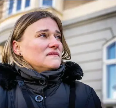  ?? ?? Daria Wagner foran den russiske ambassade i København i forbindels­e med søndagens praesident­valg i Rusland. Foto: Emil Nicolai Helms/Ritzau Scanpix