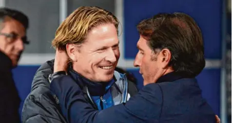  ?? Foto: Imago ?? Trainerwec­hsel in Hamburg: Der Ex-Hoffenheim­er Markus Gisdol (links) kommt für den entlassene­n Bruno Labbadia.