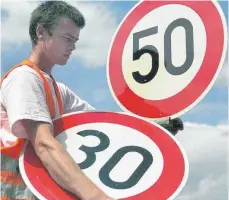  ?? FOTO: DPA/MARCUS FÜHRER ?? Tempo 50 oder Tempo 30? Dieses Thema dürfte in Ravensburg noch für einige sehr intensive Diskussion­en sorgen.