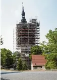  ?? Foto: dpa ?? Das ist der schiefe Turm von Franken hausen.