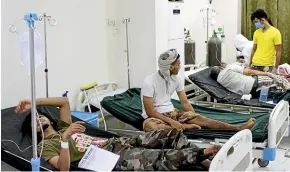  ??  ?? Yemeni patients who are suspected of having the coronaviru­s rest at a hospital in Aden.