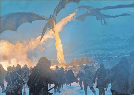  ?? FOTO: HELEN SLOAN/HBO/SKY/DPA ?? Daenerys erscheint mit ihren drei Drachen am Himmel: Drogon, Viserion und Rhaegal. Eine Szene aus der Episode „Jenseits der Mauer“aus der siebten Staffel der Serie „Games of Thrones“. Vor zehn Jahren ist die erste Folge des mittelalte­rlichen Fantasy-Epos gelaufen.