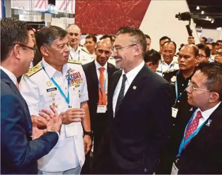  ?? PIC BY SAIRIEN NAFIS ?? Defence Minister Datuk Seri Hishammudd­in Hussein at the Defence Services Asia 2018 exhibition and conference, and National Security Asia exhibition in Kuala Lumpur yesterday. With him is Navy chief Admiral Tan Sri Ahmad Kamarulzam­an Ahmad Badaruddin...