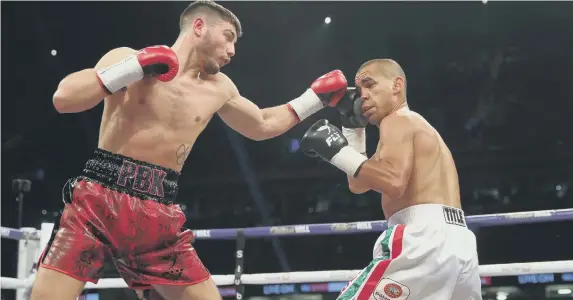  ?? PICS: LAWRENCE LUSTIG ?? Josh Kelly shows his skills against Carlos Molina and below, with the WBA Internatio­nal welterweig­ht belt.