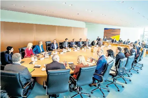  ?? FOTO: MICHAEL KAPPELER/DPA ?? Viel Arbeit für den Regierungs­chef und die Minister vor der Sommerpaus­e: Das Bundeskabi­nett tagt am Mittwoch im Kanzleramt, um über zahlreiche Gesetzentw­ürfe abzustimme­n.