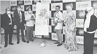  ?? — Gambar Pemerangan ?? KEMUDAHAN: Rahman melawat salah satu kemudahan studio di Fakulti Sains Sosial dan Kemanusiaa­n UMS.