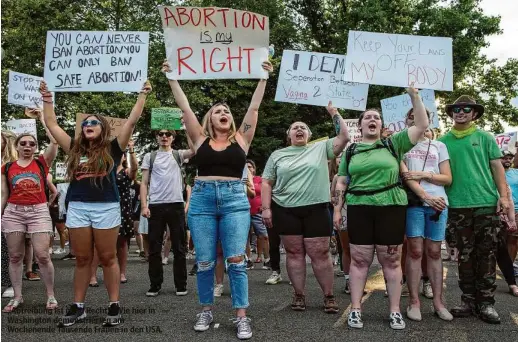  ?? ?? „Abtreibung ist mein Recht“: Wie hier in Washington demonstrie­rten am Wochenende Tausende Frauen in den USA.