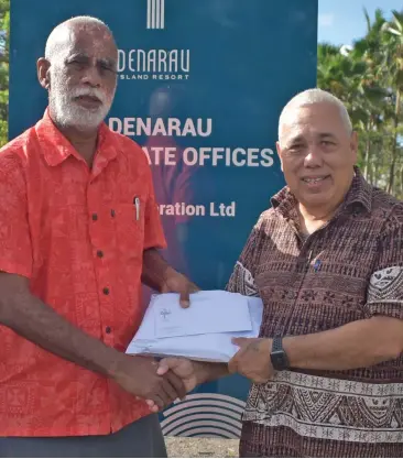  ?? Photo: Charles Chambers ?? From left: Tui Nadi, Ratu Vuniani Dawai, receives food vouchers from Denarau Corporatio­n Limited general manager Nesbitt Hazelman.