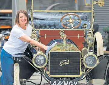  ?? ?? EXTRAVAGAN­ZA: Lesley Munro with a 1911 Model T Ford. Picture by Gareth Jennings.