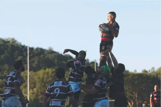  ?? Picture: BRENDAN RADKE ?? AIMING UP: JCU Mariners' Claude Thomsen soars high to take a lineout in his team's clash with the Barron Trinity Bulls at Stan Williams Park.