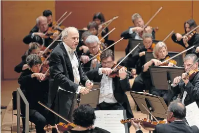  ?? SUSANNE DIESNER ?? Adam Fischer dirige a la Sinfónica de Dusseldorf el pasado domingo en Gerona.