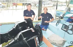  ??  ?? JADI KEBANGGAAN: Anai (kiri) bangga memiliki dua unit enjin Suzuki dalam botnya yang memudahkan­nya dalam kerja-kerja penangkapa­n ikan.