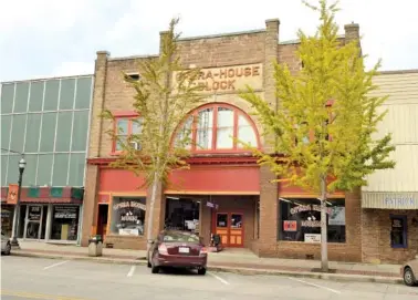  ?? STAFF FILE PHOTO ?? The Opera-House Building in downtown South Pittsburg is home to Opera House Music.