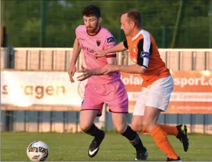  ??  ?? Seán Hurley in a race for possession with Athlone Town captain Niall Scullion.