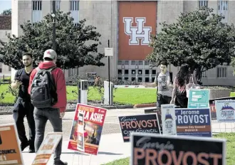  ?? Yi-Chin Lee / Staff photograph­er ?? The University of Houston is one of three local campuses — along with Texas Southern University and Houston Community College’s West Loop campus — with a new polling site.