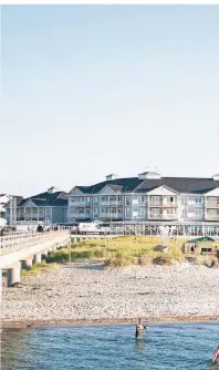  ?? FOTOS (2): ANDREA FLAK ?? Das Beach Hotel Heiligenha­fen erinnert an die Strandhäus­er der US-Ostküste.
