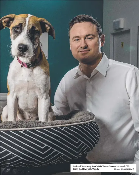  ?? Picture: JERAD WILLIAMS ?? National Veterinary Care's MD Tomas Steenacker­s and CFO Jason Beddow with Wendy.