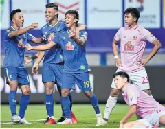  ?? ?? BG Pathum’s Chenrop Samphaodi, No.19, celebrates his goal with teammates.