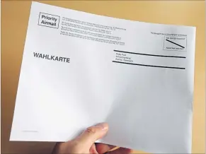  ?? [ Symbolfoto/APA ] ?? Die Kuverts für Wahlkarten der Leopoldsta­dt sind beschädigt.