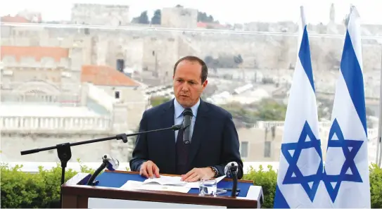  ??  ?? JERUSALEM MAYOR Nir Barkat speaks during a news conference in Jerusalem.