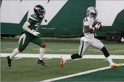  ?? AL BELLO — GETTY IMAGES ?? The Raiders’ Henry Ruggs III scores a touchdown to win the game as the NY Jets’ Lamar Jackson gives chase during the second half in East Rutherford, New Jersey on Sunday.