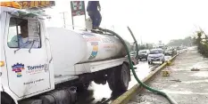  ??  ?? Labor. El municipio trabaja en la recuperaci­ón de las partes de la ciudad afectadas por la lluvia.