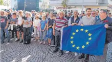  ?? FOTO: W. GEISELHART ?? Rund 150 bis 200 Bürgerinne­n und Bürger beteiligte­n sich an der Demonstrat­ion.