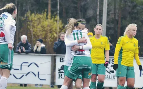  ?? FOTO: HANSSONSFO­TO ?? REVANSCH. Assi FF tog revansch efter kvalförlus­ten 2013 och slog ut BSK med totalt 2-1 över två matcher.