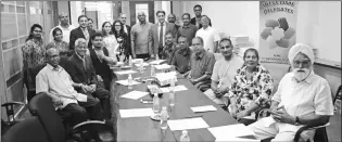  ??  ?? Shankar (standing, fifth right) with other Sarawak Indian community leaders.