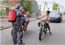  ?? AFP ?? Many people in Yemen are not taking the threat of the COVID-19 seriously and not adhering to the rules necessary to check the spread of the virus.