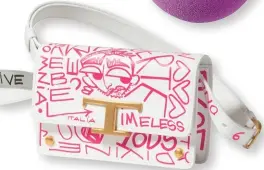  ??  ?? J’ai la banane Au moins autour de la taille.
Timeless, Graffiti Collection, Tod’s, 1050 € pièce.