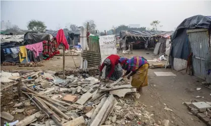  ?? ?? Urban poverty in India is now over 25%, with 81m city dwellers living below the poverty line. Photograph: Pradeep Gaur/SOPA Images/ REX/Shuttersto­ck