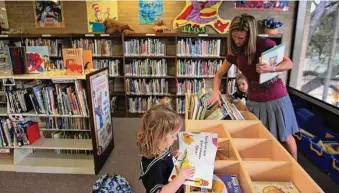  ?? Chronicle file photo ?? Harris County’s decision to permanentl­y eliminate late fees for overdue library books for its branches follows City Council’s move to do the same at the Houston Public Library.