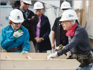  ?? The Canadian Press ?? Former U.S. president Jimmy Carter and his wife Rosalynn help build homes for Habitat for Humanity in Edmonton on Tuesday.