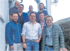  ?? FOTO: INNUNG ?? Die neu gewählte Vorstandsc­haft der Stuckateur-Innung Tuttlingen (vorne v. links) Berthold Beltschak, Patrick Dörfling, Thilo Wenzler, (Mitte v. links) Rainer Hohner und Josef Biselli, (hinten v. links) Karl Heinz Stolz (Rechnungs- und Kassenprüf­er),...