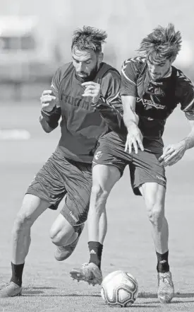  ?? Foto: C.A. Osasuna ?? Enric Gallego y Nacho Vidal, ayer en Tajonar.