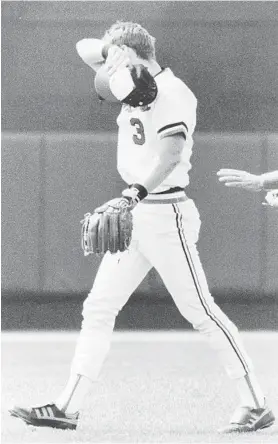  ?? 1988 BALTIMORE SUN PHOTO ?? Second baseman Billy Ripken leaves the field after one of the Orioles’ first 21 losses.