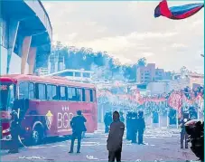  ?? ?? Los hinchas de El Nacional se
hicieron presentes en el estadio Atahualpa.