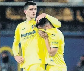  ?? FOTO: EFE ?? Gerard Moreno consuela a Jaume Costa tras la derrota ante el Getafe