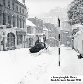  ??  ?? > Snow plough in Abbey Road, Torquay, January 1963