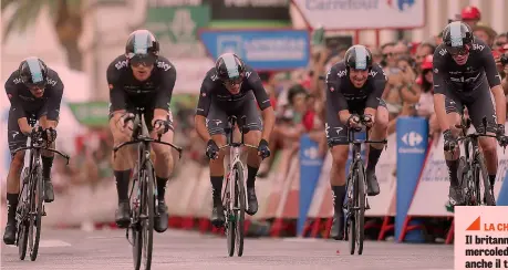  ?? BETTINI ?? Il team Sky in azione nella cronosquad­re d’apertura dell’ultima Vuelta: Chris Froome, 32, è il primo da destra