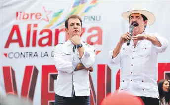  ?? FOTO: EL HERALDO ?? El candidato presidenci­al Salvador Nasralla aseguró que le va a preguntar a “Mel” Zelaya por el paradero de los venezolano­s que entraron al país de manera encubierta.