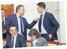  ??  ?? Ministar Orepić s potpredsje­dnikom Vlade Božom Petrovom