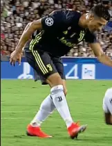  ??  ?? Get up: angry that Murillo has gone to ground, Ronaldo grabs at his hair