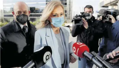  ??  ?? Cristina Cifuentes, a su llegada a la Audiencia Provincial de Madrid. ((
EFE / MARISCAL