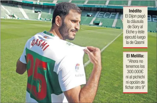  ??  ?? NUEVA CAMISETA. El marroquí Yacine Qasmi posa con la camiseta del Elche tras depositar su cláusula de 300.000€ a favor del Melilla.